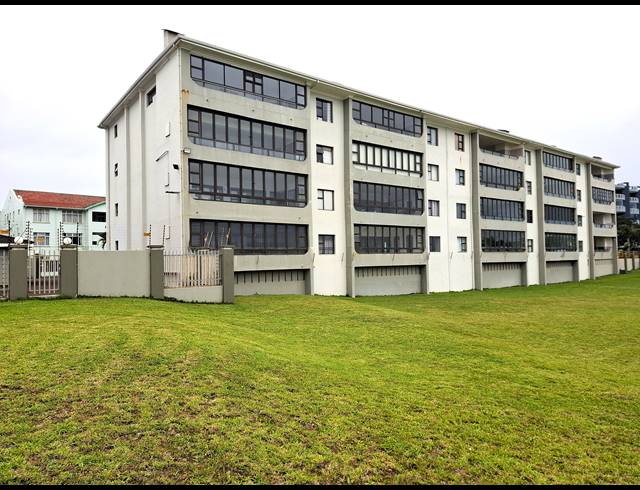 4 BEDROOM APARTMENT FOR SALE IN MANABA BEACH